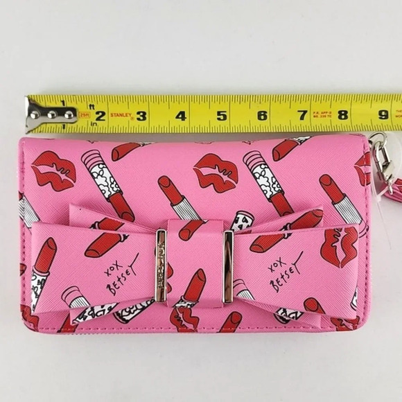 Betsey Johnson Clutch Wallet Zip Around Barbie Pink Lipstick Bow Faux Leather - Picture 16 of 16